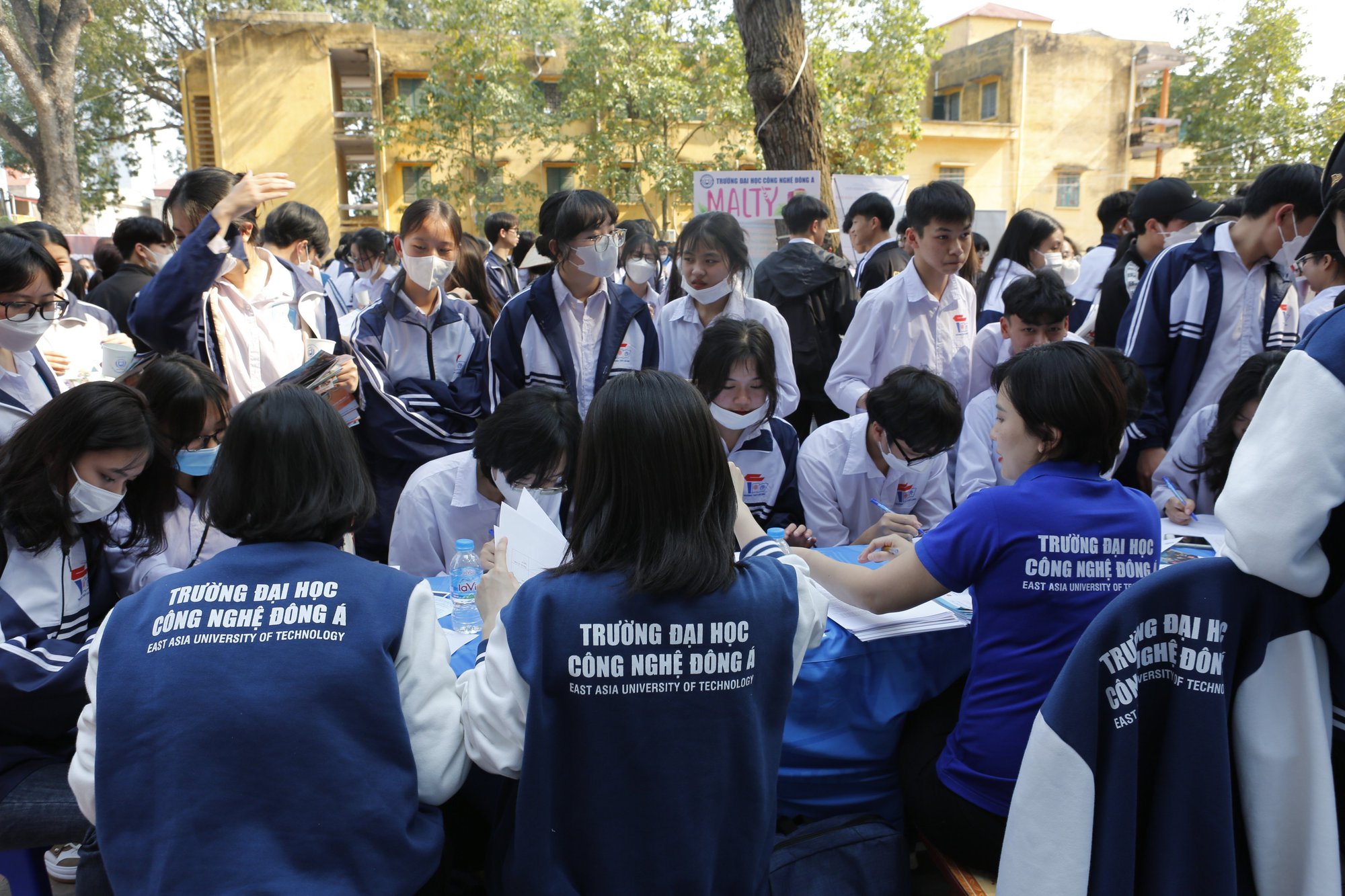 Trường Đại Học Chu Văn An học ph&iacute;