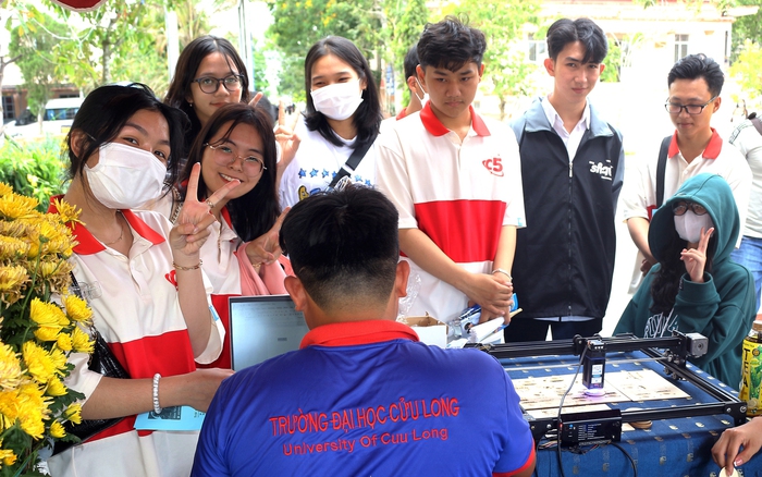 Trường Đại Học Cửu Long c&ocirc;ng hay tư
