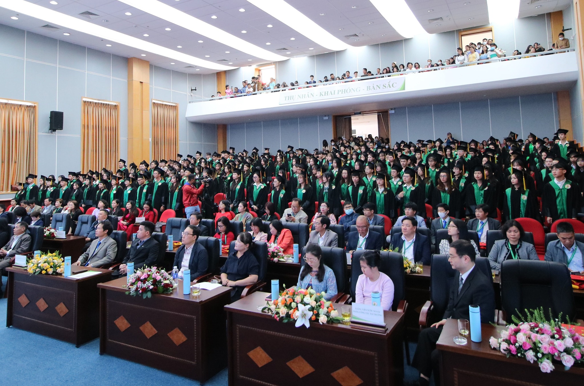 Trường Đại Học Đ&agrave; Lạt c&ocirc;ng hay tư