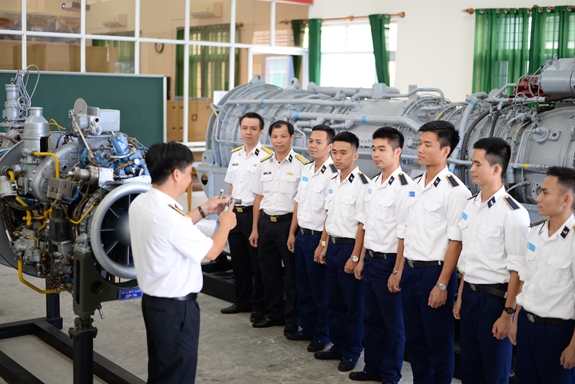 Học Viện Hải Qu&acirc;n c&ocirc;ng hay tư
