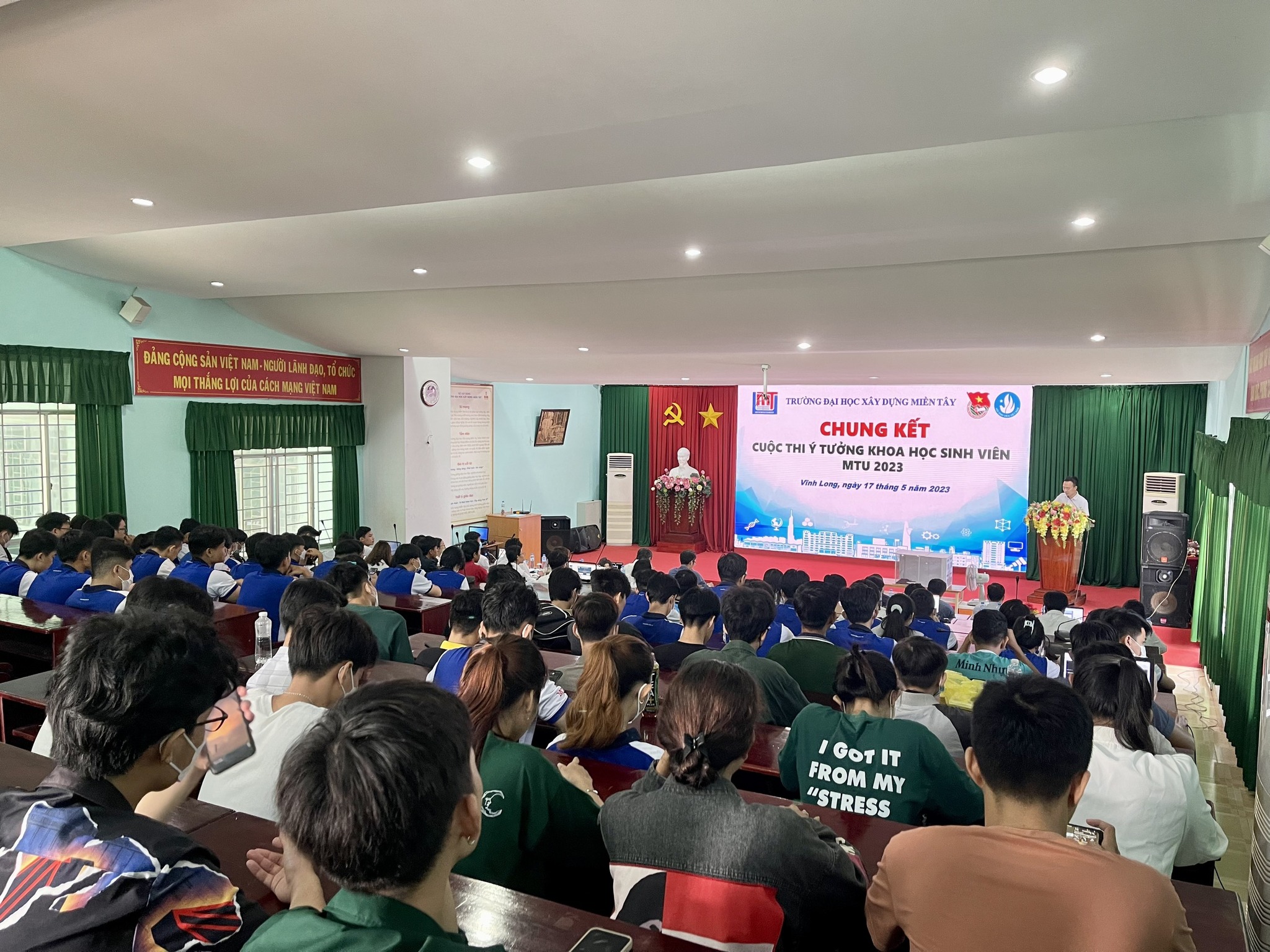 Trường Đại Học X&acirc;y Dựng Miền T&acirc;y c&ocirc;ng hay tư